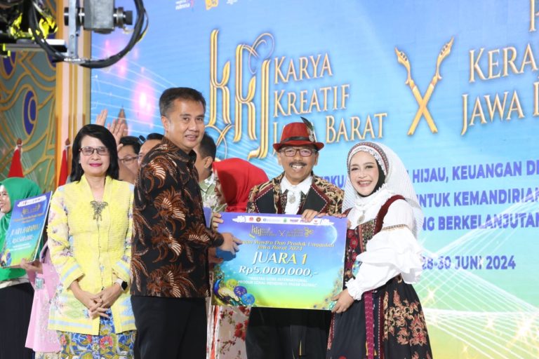 Top Wastra Khas Kuningan Raih Juara Pertama Di Ajang Pkjb Dan Kkj