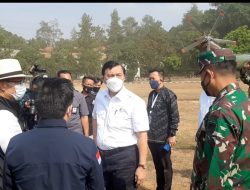 Dengan Helly, Menko Marvest Mendarat Di Lapangan Patriot Secaba Rindam Bihbul