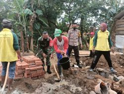 Babinsa Bandorasa Kulon Peduli Pendidikan, Ikut Bangun TBM