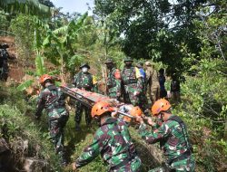 Enam Orang Tertimbun Longsor, Danrem Elkines Turun ke Lokasi