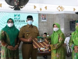 Pengurus PC Muslimat NU Kuningan Dilantik, Bupati Berikan Hibah Mobil Operasional