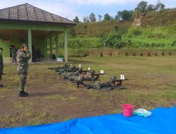 Tingkatkan Kemampuan Menembak, Prajurit Kodim 0615/Kuningan Ikuti Latbakjatri