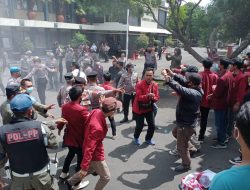 Aksi IMM di Gedung DPRD Kuningan Diwarnai Bentrok Fisik