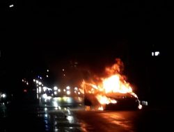 Mobil Sedan Terbakar di Cirendang Kagetkan Warga