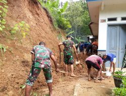 Rumah Warga Tertutup Longsor, TNI Turun Tangan