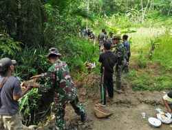 Cucuran Keringat Prajurit TNI dan Warga Dalam Pembangunan Jalan