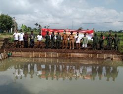 Kodim Kuningan Sukseskan Bakti Kemandirian Masyarakat, Bantu Budidaya Ikan di Sindangagung