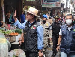 Diguyur Hujan, Kang Emil Blusukan ke Pasar Kepuh