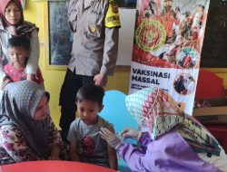 Vaksinasi Covid -19 di Padamenak Diserbu Anak Anak
