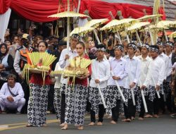 Seren Taun Kembali Digelar, Ribuan Pasang Mata Padati Area Paseban Cigugur