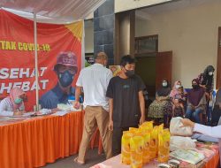 Vaksin Booster, Emak Emak Serbu Minyak Goreng Gratis