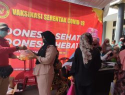 Warga Cibingbin Sumringah Dapat Minyak Goreng Gratis dari Vaksinasi BIN