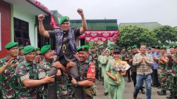 Sertijab Dandim Kuningan, Letkol David dan Letkol Bambang Diarak Prajurit TNI