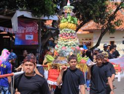 Sarat Nilai Filosofi, Nyimas Lenggangherang N’Etho Carnaval di Desa Suganangan Begitu Semarak