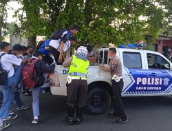 Puluhan Pelajar dan Masyarakat Umum Diangkut Satlantas Polres Kuningan