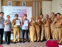 Wujudkan Pemberdayaan UMKM, Diskopdagperin Teken MoU dengan PT. Pos Cabang Kuningan