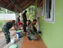 Semarakan HUT TNI, Prajurit Kodim Kuningan Lakukan Pengecetan Mushola