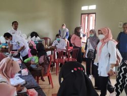 Jelang HKN, Dinkes Kuningan Gandeng BIN Gelar Baksos dan Vaksinasi di Translok Dusun Batu