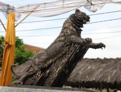Bupati Kuningan Resmikan Patung Maung Lodaya Karya I Nyoman Nuarta Pematung Kelas Dunia