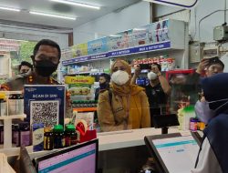 Polres dan Dinkes Kuningan Lakukan Sidak Penjualan Obat Sirup Untuk Anak