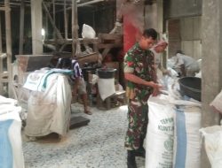 Babinsa Cigarukgak Pastikan Ketersediaan Pangan Beras di Wilayah Binaannya