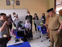 Ratusan Siswa SMPN 7 Kuningan Mendapat Layanan Periksa Kesehatan Mata dan Pemberian Kacamata Gratis