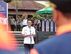 Wabup Kuningan Lepas Ratusan Peserta Lomba Gerak Jalan PORPEMKAB I