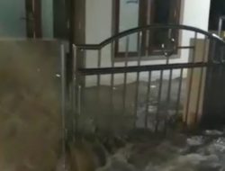 Akibat Hujan Deras, Warga Dikepung Banjir