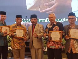 Peduli Pada Kemajuan Baznas, Bupati Kuningan Raih Penghargaan dari Baznas Jabar