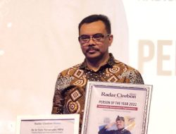 Kadisporapar Kuningan Raih Penghargaan Person Of The Year 2022 dari Radar Group