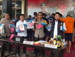 Operasi Pekat Lodaya, Polres Kuningan Berhasil Amankan Ratusan Botol Miras dan Tuak