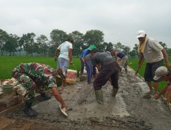 Babinsa dan Warga Cirahayu Bangun JUT