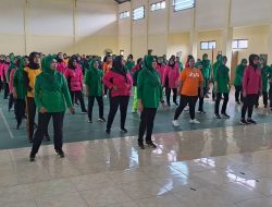 Turut Dukung Tugas Suami, Bhayangkari dan Persit Kuningan Olahraga Bareng