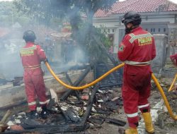 Lupa Matikan Kompor Usai Memasak, Suketi Pasrah Rumahnya Ludes Terbakar