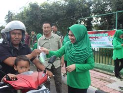 Anggota Kodim 0615/Kuningan Lagi-Lagi Berbagi Paket Takjil