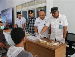 Persiapan Mudik, Puluhan Sopir Bus Tujuan Kuningan di Tes Urine