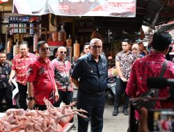 Turun ke Pasar, Pemkab Kuningan Cek Stok Kebutuhan Pokok