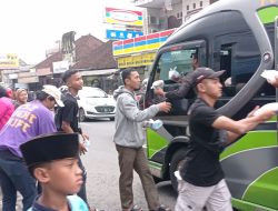 Kolaborasi IPPK dan Ibu-Ibu PKK Kramat, Bagi-Bagi Ratusan Paket Takjil