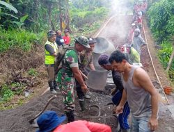 Babinsa dan Warga Kramatmulya Bangun Jalan Penghubung 2 Desa