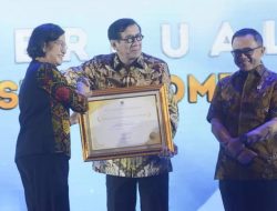 Menteri Hukum dan HAM Raih Penghargaan dari Menteri Keuangan