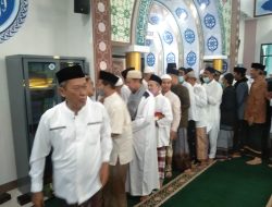 Pengurus DKM Masjid Al Furqon Perumnas Ciporang Kuningan Melepas Calon Jamaah Haji Tahun 1444 H / 2023