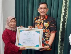 Ibu Karni Wakilkan Kabupaten Kuningan Raih Penghargaan dari Pemprov Jabar