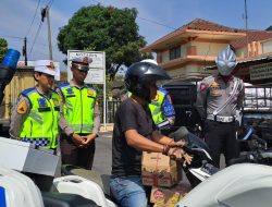 “Ultramen” Lakukan Patroli di Kuningan
