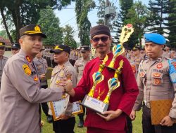 Lomba Siskamling, Kapolres Kuningan Berikan Apresiasi Kepada Pemenang