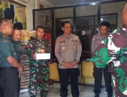 Peringatan Hari Bhayangkara ke-77, Koramil 1501/Kuningan Beri Kejutan Polsek Kuningan