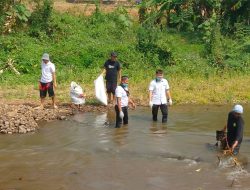 Peduli Lingkungan, HKTI Ikut Aksi Bersih Sungai Cisanggarung