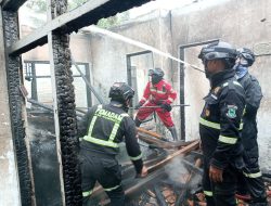 Ditinggal Penghuninya, Rumah Warga Mekarsari Ludes Terbakar