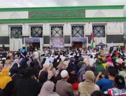 Aksi Damai Bela Palestina, Ribuan Massa di Kuningan Padati Halaman Masjid Syiarul Islam