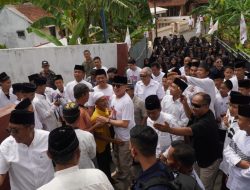 Iwan Bule Pulang Kampung, Warga Antusias Sambut dengan Solawat Badar