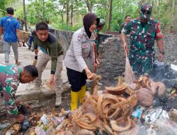 Peduli Lingkungan, Koramil Ciniru Bersama 3 Pilar Bersih Bersih di Lingkungan Pasar